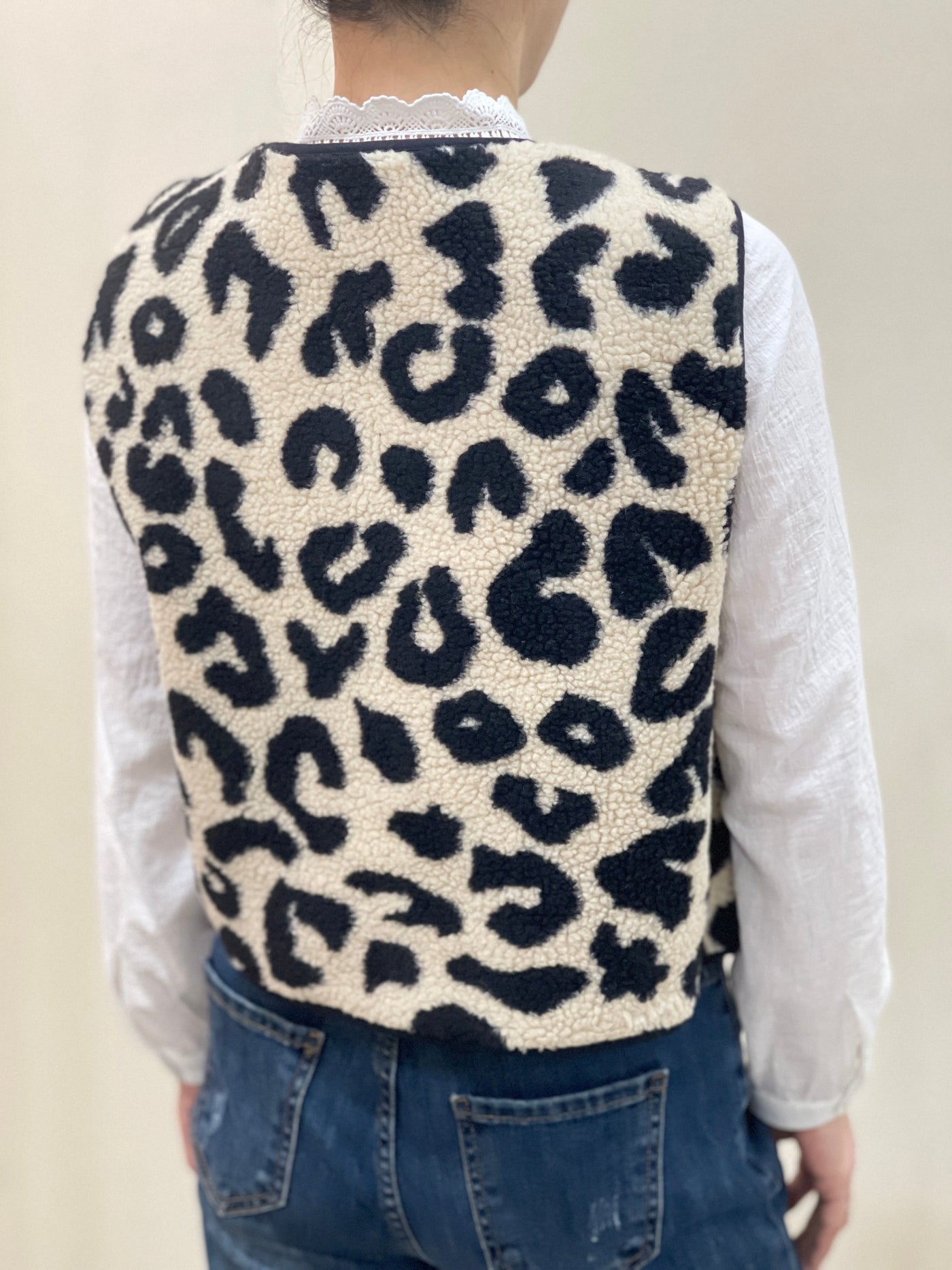 Lucie – Leo-Print Bouclette-Weste für Damen