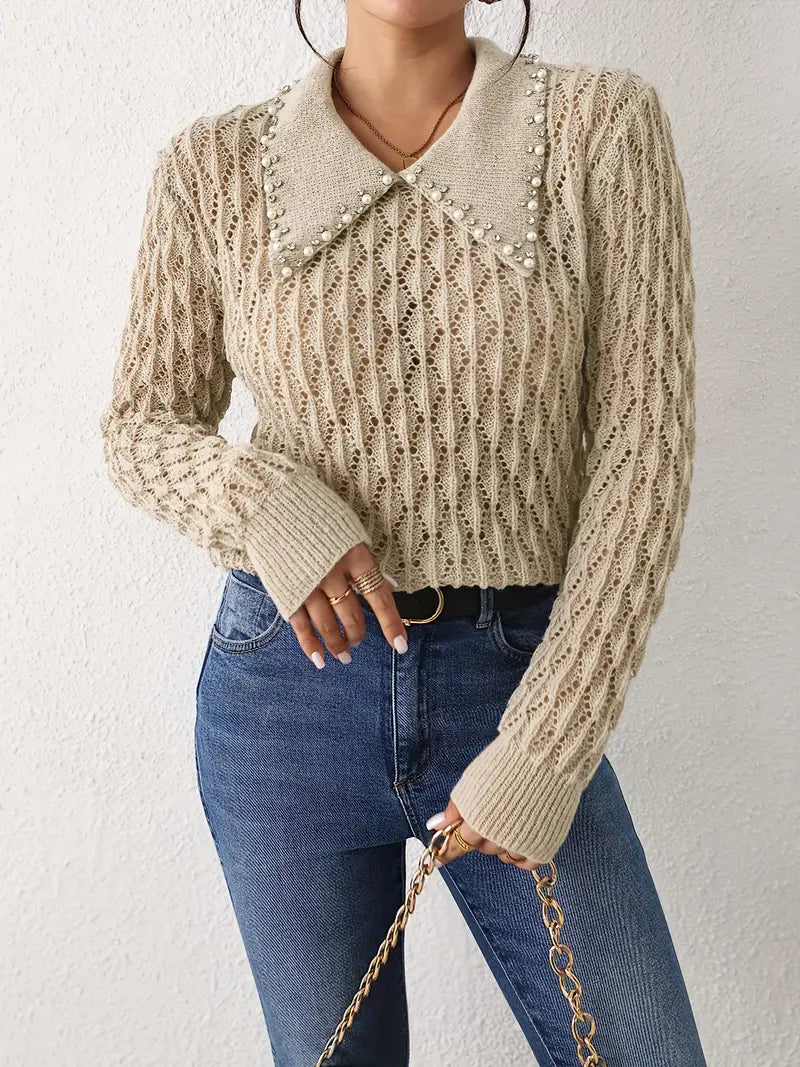 Eleganter Khaki Pullover mit Perlen-Detail & Ausschnitt