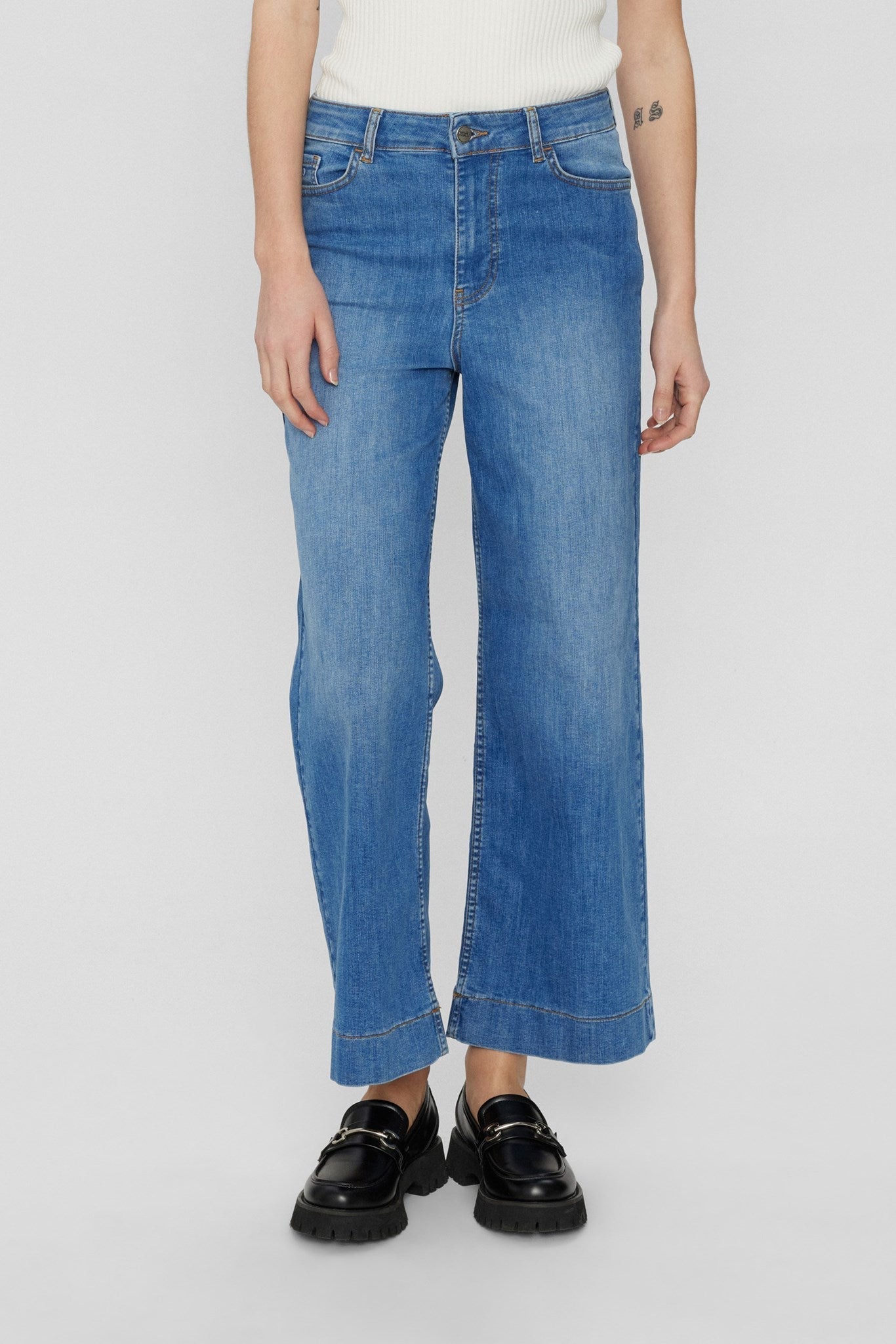 Emma | Modische hellblaue Denim-Jeans für Frauen