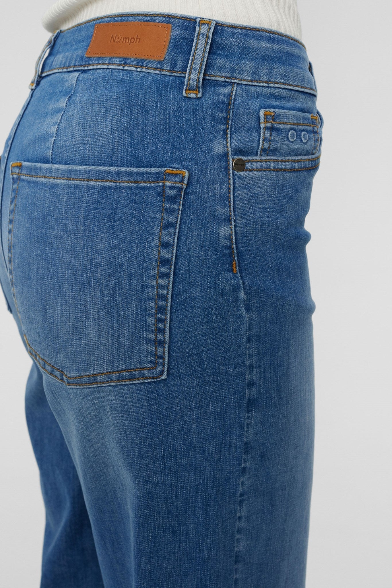 Emma | Modische hellblaue Denim-Jeans für Frauen