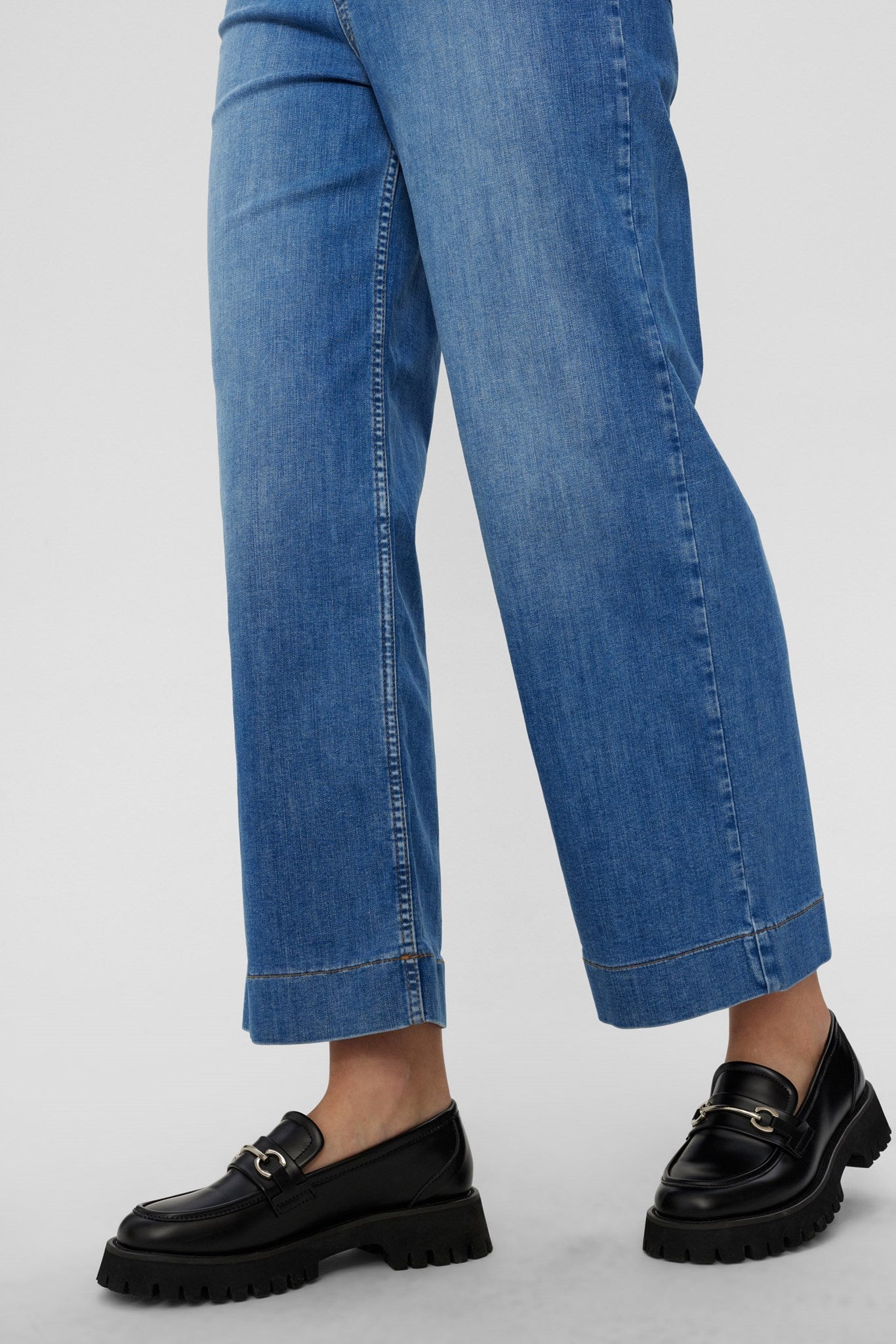 Emma | Modische hellblaue Denim-Jeans für Frauen
