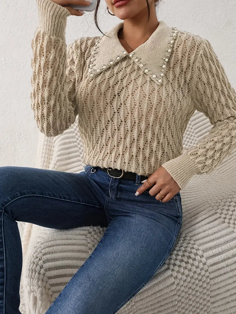 Eleganter Khaki Pullover mit Perlen-Detail & Ausschnitt