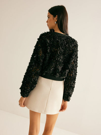 Sabine | Schwarzer Blazer mit Blumenstruktur und Reißverschluss in kurzer Passform