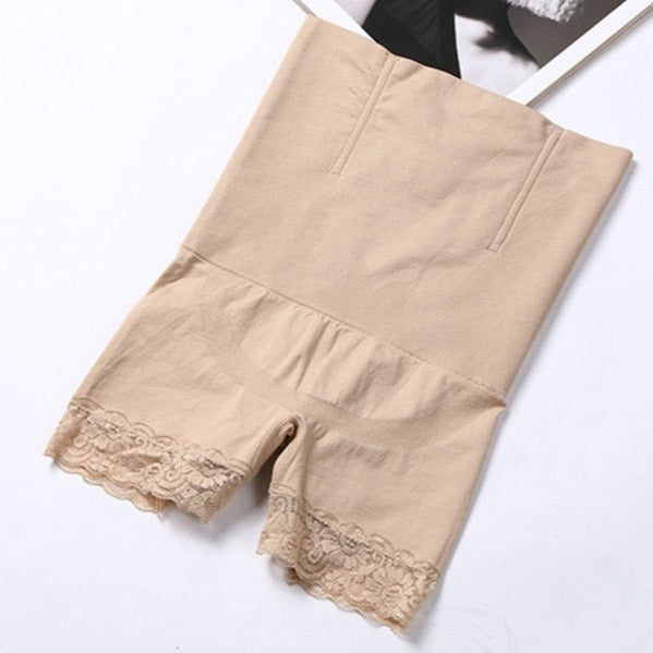 Formende Shorts mit Spitze