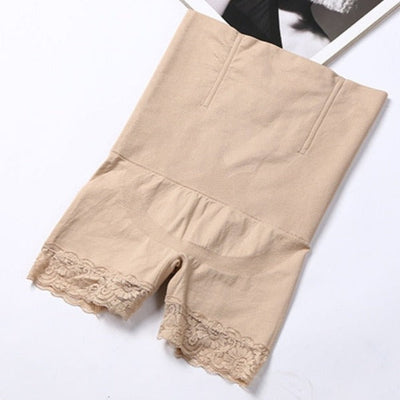 Formende Shorts mit Spitze