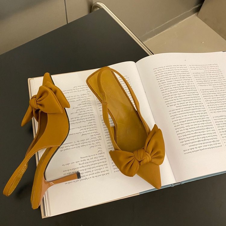 Savannah | Spitz zulaufende Slingback-Absätze - Schleifendetail