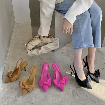Savannah | Spitz zulaufende Slingback-Absätze - Schleifendetail