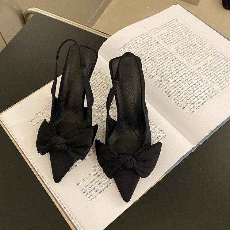 Savannah | Spitz zulaufende Slingback-Absätze - Schleifendetail