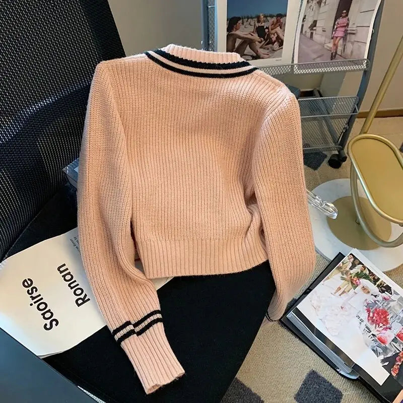 Stella – Besticktes Damen-Stricktop