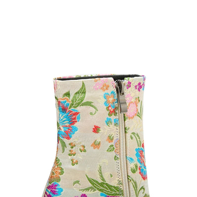 Luna – Damen Stiefel mit besticktem Blumenmuster und Wolfszähnen
