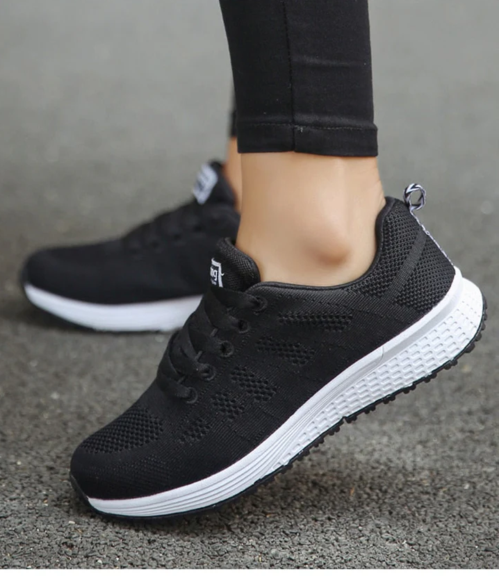Anette | Unkomplizierte und schicke Sommer-Sneakers