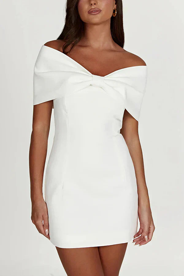Elly | Schulterfreies Minikleid mit Schleifendetail
