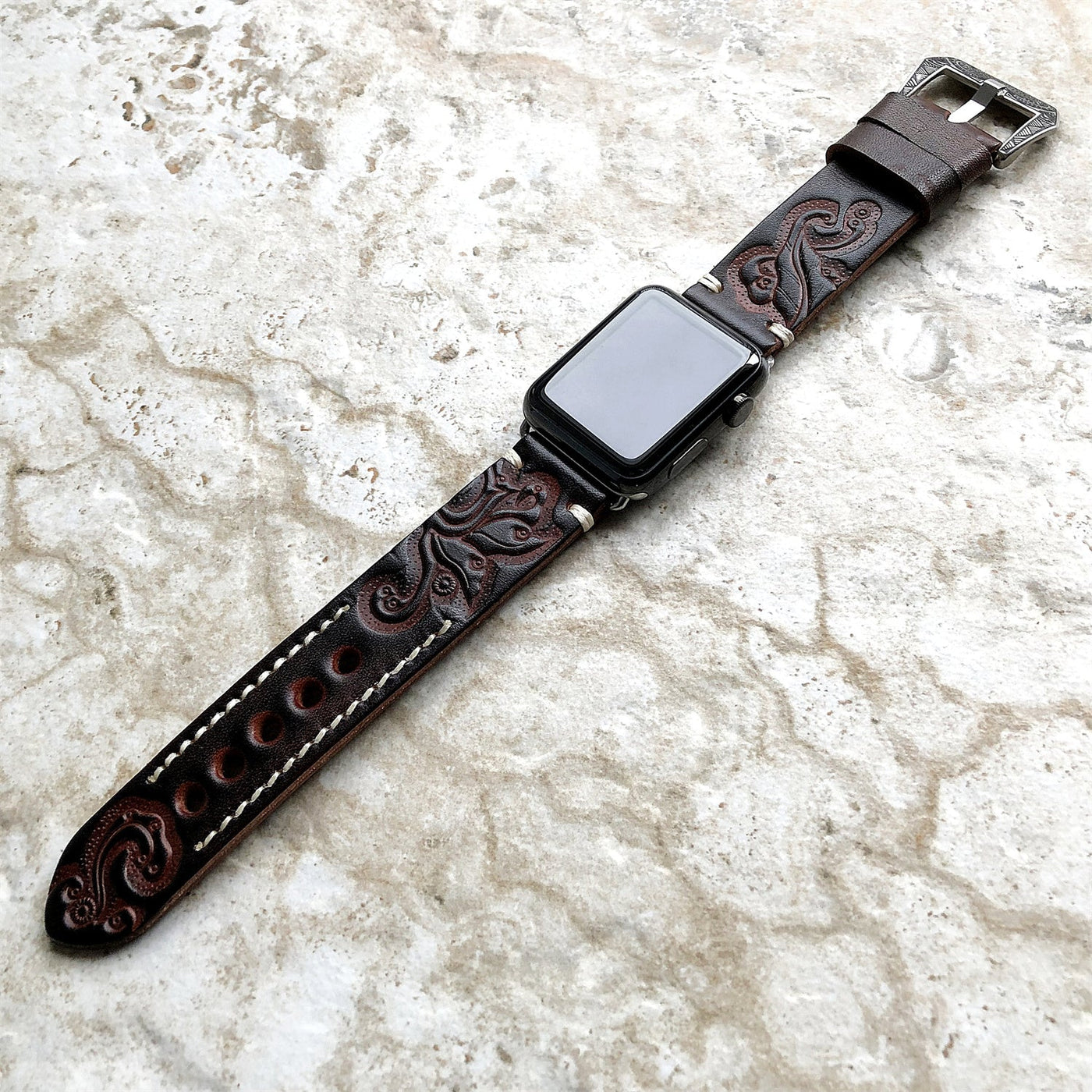 Handgraviertes geprägtes Lederarmband für die Apple Watch
