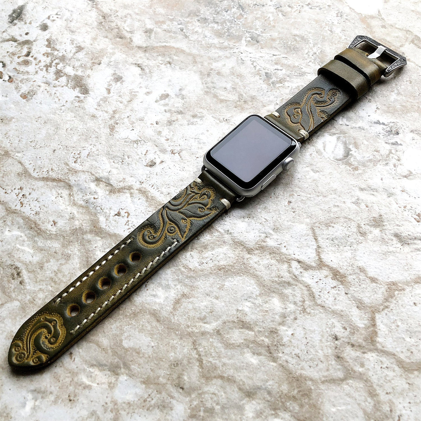 Handgraviertes geprägtes Lederarmband für die Apple Watch