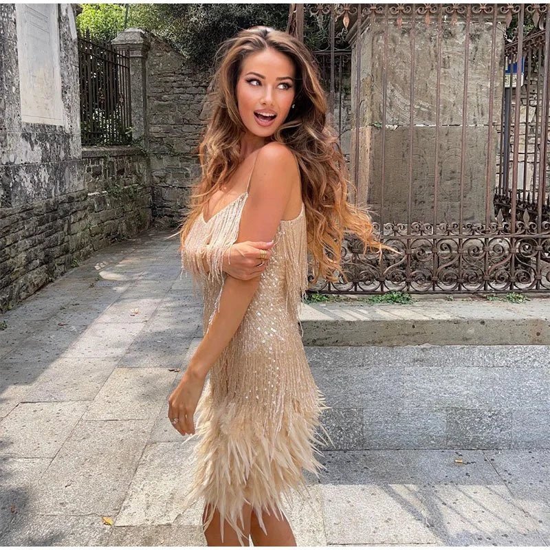Adelina | Glanzvolles Cocktailkleid mit Pailletten und Federn